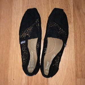 Black Lace Toms W7.5